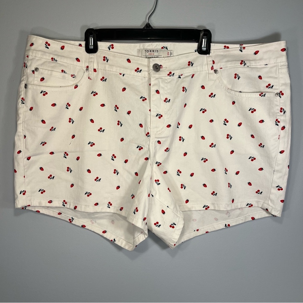 Torrid Shorts Womens 24 White Denim Cherry Berry All Over Print Casual Ladies